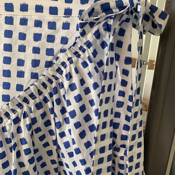 Vineyard vines blue and white “faux” wrap skirt with ruffle size XS - Picture 3 of 8